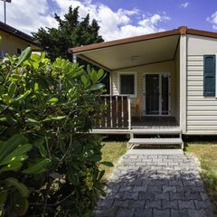 Camping Pas Cher vous présente avec son site Officiel campingpascher.fr, le Camping Villaggio Lido D'Abruzzo classé 4 étoiles, situé sur la commune de Roseto Degli Abruzzi dans le département Teramo (Abruzzes) en Italie. Le camping Villaggio Lido D'Abruzzo vous propose un hébergement de type mobil-home de 34 m² avec climatisation (télévision). L'établissement vous propose 2 autres types d'hébergements. Découvrez tous nos séjours à petits prix dans la commune et aux alentours de Roseto Degli Abruzzi du département : Teramo (Abruzzes). Les Avis clients pour le Camping Villaggio Lido D'Abruzzo sont de 6 sur 10. Mer, Parc aquatique, Piscine extérieure, Animations familiales, Club enfants, Aire de jeux enfants, Cyclisme, Terrain multisports, Pizzeria, Plats à emporter, Restaurant,... En savoir plus : cliquez-ICI.