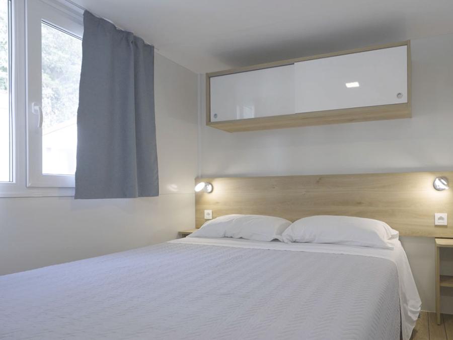 Camping Pas Cher vous présente avec son site Officiel campingpascher.fr, le Camping Villaggio Lido D'Abruzzo classé 4 étoiles, situé sur la commune de Roseto Degli Abruzzi dans le département Teramo (Abruzzes) en Italie. Le camping Villaggio Lido D'Abruzzo vous propose un hébergement de type mobil-home de 38 m² avec climatisation (télévision). L'établissement vous propose 2 autres types d'hébergements. Découvrez tous nos séjours à petits prix dans la commune et aux alentours de Roseto Degli Abruzzi du département : Teramo (Abruzzes). Les Avis clients pour le Camping Villaggio Lido D'Abruzzo sont de 6 sur 10. Mer, Parc aquatique, Piscine extérieure, Animations familiales, Club enfants, Aire de jeux enfants, Cyclisme, Terrain multisports, Pizzeria, Plats à emporter, Restaurant,... En savoir plus : cliquez-ICI.