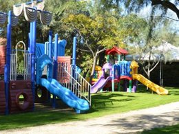 Camping Pas Cher vous présente avec son site Officiel campingpascher.fr, le Camping Villaggio Lido D'Abruzzo classé 4 étoiles, situé sur la commune de Roseto Degli Abruzzi dans le département Teramo (Abruzzes) en Italie. Le camping Villaggio Lido D'Abruzzo vous propose un hébergement de type mobil-home de 38 m² avec climatisation (télévision). L'établissement vous propose 2 autres types d'hébergements. Découvrez tous nos séjours à petits prix dans la commune et aux alentours de Roseto Degli Abruzzi du département : Teramo (Abruzzes). Les Avis clients pour le Camping Villaggio Lido D'Abruzzo sont de 6 sur 10. Mer, Parc aquatique, Piscine extérieure, Animations familiales, Club enfants, Aire de jeux enfants, Cyclisme, Terrain multisports, Pizzeria, Plats à emporter, Restaurant,... En savoir plus : cliquez-ICI.