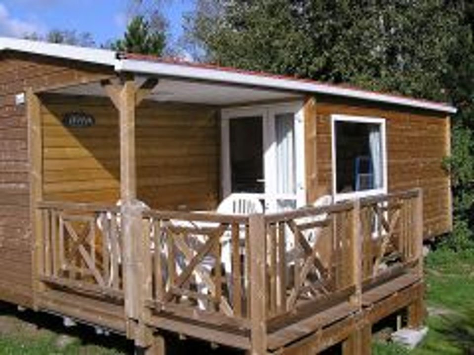 Camping Pas Cher vous présente avec son site Officiel campingpascher.fr, le Camping CARAVANING L'OREE DU BOIS classé 4 étoiles, situé sur la commune de Rang Du Fliers dans le département Pas-de-calais (Nord Pas De Calais) en France. Le camping CARAVANING L'OREE DU BOIS vous propose un hébergement de type mobil-home de 25 m² (télévision). L'établissement vous propose 9 autres types d'hébergements. Découvrez tous nos séjours à petits prix dans la commune et aux alentours de Rang Du Fliers du département : Pas-de-calais (Nord Pas De Calais). Les Avis clients pour le Camping CARAVANING L'OREE DU BOIS sont excellents avec une note moyenne de 8 sur 10. MerÉtang, Piscine chauffée, Piscine extérieure, Animation ados, Animation enfants, Animations familiales, Aire de jeux enfants, Ping-pong, Pétanque, Terrain de basketball, Terrain de football, Terrain de volley-ball, Boulangerie, Restaurant, Supermarché,... En savoir plus : cliquez-ICI.