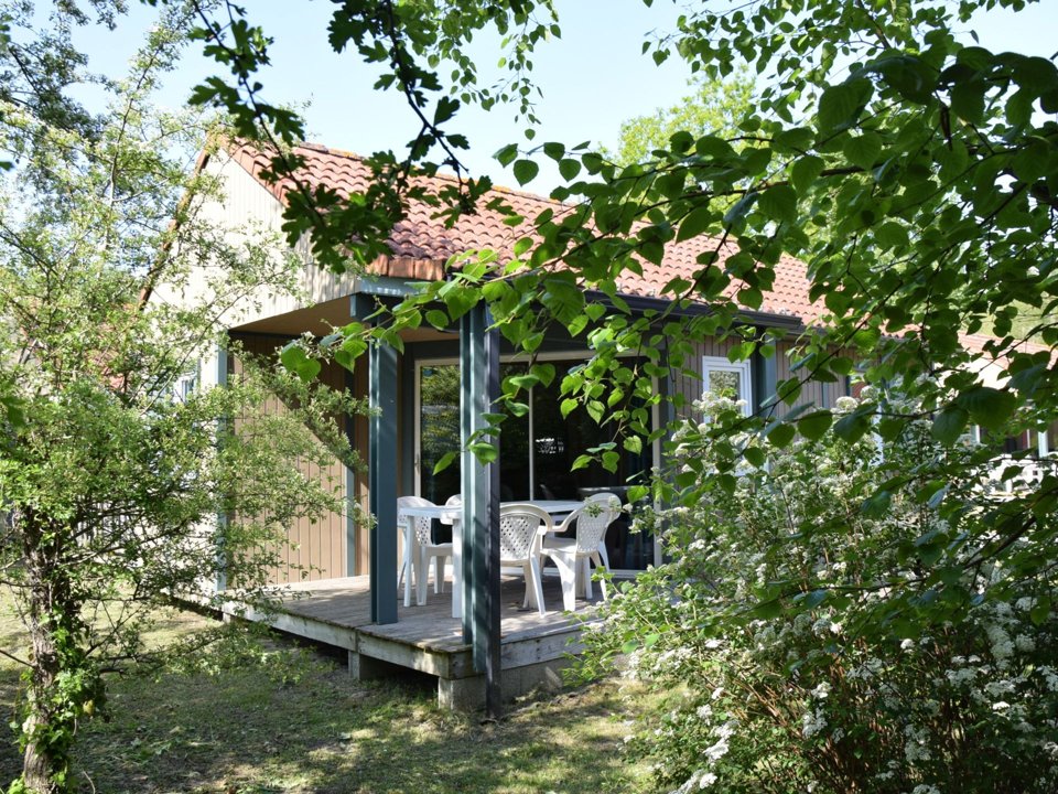 Camping Pas Cher vous présente avec son site Officiel campingpascher.fr, le Camping CARAVANING L'OREE DU BOIS classé 4 étoiles, situé sur la commune de Rang Du Fliers dans le département Pas-de-calais (Nord Pas De Calais) en France. Le camping CARAVANING L'OREE DU BOIS vous propose un hébergement de type chalet de 17 m² (télévision). L'établissement vous propose 9 autres types d'hébergements. Découvrez tous nos séjours à petits prix dans la commune et aux alentours de Rang Du Fliers du département : Pas-de-calais (Nord Pas De Calais). Les Avis clients pour le Camping CARAVANING L'OREE DU BOIS sont excellents avec une note moyenne de 8 sur 10. MerÉtang, Piscine chauffée, Piscine extérieure, Animation ados, Animation enfants, Animations familiales, Aire de jeux enfants, Ping-pong, Pétanque, Terrain de basketball, Terrain de football, Terrain de volley-ball, Boulangerie, Restaurant, Supermarché,... En savoir plus : cliquez-ICI.