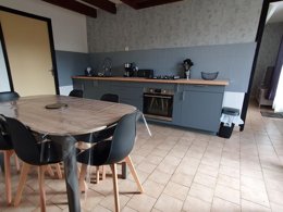 Camping Pas Cher vous présente avec son site Officiel campingpascher.fr, le Camping D'auberoche classé 3 étoiles, situé sur la commune de Bassillac Et Auberoche dans le département Dordogne (Aquitaine) en France. Le camping D'auberoche, vous présente un hébergement de type maison de campagne de 90 m² pour 8 personnes et télévision. Le camping D'auberoche vous propose du jeudi 01 janvier au jeudi 08 janvier 2026 pour 7 nuits à 560€. Cette location propose 289 dates différentes pour réserver votre séjour. Découvrez également les 10 autres gammes d'hébergements du camping. Les Avis clients pour le Camping D'auberoche sont excellents avec une note moyenne de 9 sur 10. Rivière, Piscine chauffée, Piscine extérieure, Animations familiales, Aire de jeux enfants, Baby-foot, Canoë-kayak, Pétanque, Randonnée, Structure gonflable enfants, Tir à l’arc, Trampoline, Bar, Boulangerie, Bureau de tabac, Pizzeria, Restaurant, Snack/Bar, Station-service, Supermarché, Épicerie,... En savoir plus : cliquez-ICI.