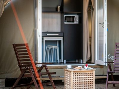 Cliquez pour découvrir toutes les photos de l'HÉBERGEMENT ! tente en toile et bois - Village Oasi photo 4