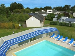Camping Pas Cher vous présente avec son site Officiel campingpascher.fr, le Camping VVF Villages - La Côte Guérandaise - Piriac-sur-Mer classé 3 étoiles, situé sur la commune de Piriac Sur Mer dans le département Loire-atlantique (Pays De La Loire) en France. Le camping VVF Villages - La Côte Guérandaise - Piriac-sur-Mer, vous présente un hébergement de type maison de campagne de 44 m² pour 1 personne et télévision. Le camping VVF Villages - La Côte Guérandaise - Piriac-sur-Mer vous propose du sam. 26 septembre au sam. 03 octobre 2026, en promotion à -15% pour 7 nuits à 547,40 € au lieu de 644,0 € soit une Économie de 96,60 €. Cette location propose 121 dates différentes pour réserver votre séjour. Découvrez également les 4 autres gammes d'hébergements du camping. Les Avis clients pour le Camping VVF Villages - La Côte Guérandaise - Piriac-sur-Mer sont excellents avec une note moyenne de 9 sur 10. Mer, Piscine chauffée, Piscine extérieure, Animations familiales, Club enfants, Aire de jeux enfants, Baby-foot, Ping-pong, Piscine, Pétanque, Structure gonflable enfants, Terrain de volley-ball, Bar, Plats à emporter, Restaurant,... En savoir plus : cliquez-ICI.