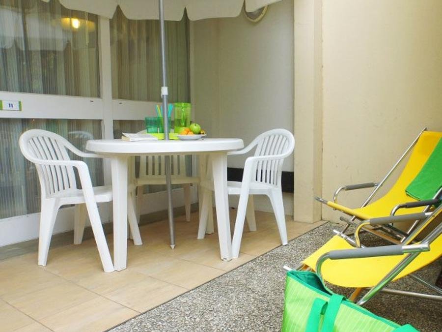 Camping Pas Cher vous présente avec son site Officiel campingpascher.fr, la Résidence VVF Villages - Ars Ile De Ré - Ars En Ré, située sur la commune de Ars En Ré dans le département Charente-maritime (Poitou Charentes) en France. La résidence VVF Villages - Ars Ile De Ré - Ars En Ré, vous présente un hébergement de type appartement de 37 m² pour 6 personnes et télévision. La résidence VVF Villages - Ars Ile De Ré - Ars En Ré vous propose du sam. 12 septembre au sam. 19 septembre 2026 pour 7 nuits à 651€. Cette location propose 45 dates différentes pour réserver votre séjour. Découvrez également les 11 autres gammes d'hébergements de la résidence. Aire de jeux enfants, Baby-foot, Paddle, Ping-pong, Boulangerie, Restaurant, Supermarché,... En savoir plus : cliquez-ICI.