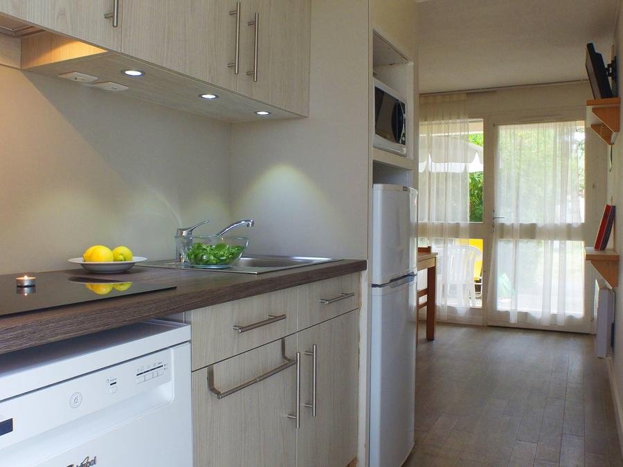Camping Pas Cher vous présente avec son site Officiel campingpascher.fr, la Résidence VVF Villages - Ars Ile De Ré - Ars En Ré, située sur la commune de Ars En Ré dans le département Charente-maritime (Poitou Charentes) en France. La résidence VVF Villages - Ars Ile De Ré - Ars En Ré, vous présente un hébergement de type appartement de 37 m² pour 5 personnes et télévision. La résidence VVF Villages - Ars Ile De Ré - Ars En Ré vous propose du sam. 17 octobre au sam. 24 octobre 2026 pour 7 nuits à 700€. Cette location propose 16 dates différentes pour réserver votre séjour. Découvrez également les 11 autres gammes d'hébergements de la résidence. Aire de jeux enfants, Baby-foot, Paddle, Ping-pong, Boulangerie, Restaurant, Supermarché,... En savoir plus : cliquez-ICI.