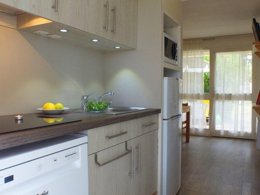 Camping Pas Cher vous présente avec son site Officiel campingpascher.fr, la Résidence VVF Villages - Ars Ile De Ré - Ars En Ré, située sur la commune de Ars En Ré dans le département Charente-maritime (Poitou Charentes) en France. La résidence VVF Villages - Ars Ile De Ré - Ars En Ré, vous présente un hébergement de type appartement de 37 m² pour 4 personnes et télévision. La résidence VVF Villages - Ars Ile De Ré - Ars En Ré vous propose du dimanche 06 septembre au dimanche 13 septembre 2026 pour 7 nuits à 605€. Cette location propose 54 dates différentes pour réserver votre séjour. Découvrez également les 11 autres gammes d'hébergements de la résidence. Aire de jeux enfants, Baby-foot, Paddle, Ping-pong, Boulangerie, Restaurant, Supermarché,... En savoir plus : cliquez-ICI.