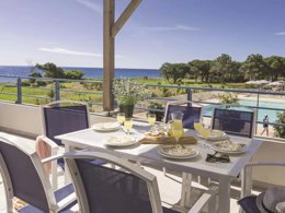 Camping Pas Cher vous présente avec son site Officiel campingpascher.fr, la Résidence Odalys Référence Acqua Bella, située sur la commune de Poggio Mezzana dans le département Corse Du Nord (Corse) en France. La résidence Odalys Référence Acqua Bella, vous présente un hébergement de type appartement de 34 m² avec climatisation et télévision. La résidence Odalys Référence Acqua Bella vous propose du sam. 19 septembre au sam. 26 septembre 2026 pour 7 nuits à 339€. Cette location propose 24 dates différentes pour réserver votre séjour. Découvrez également les 3 autres gammes d'hébergements de la résidence. Les Avis clients pour la Résidence Odalys Référence Acqua Bella sont de 7 sur 10. Mer, Piscine extérieure, Aire de jeux enfants, Canoë-kayak, Paddle, Planche à voile, Pétanque, Terrain multisports, Bar, Restaurant,... En savoir plus : cliquez-ICI.