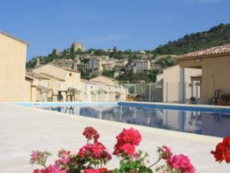 Camping Pas Cher vous présente avec son site Officiel campingpascher.fr, la Résidence Olydea Les Sources, située sur la commune de Montbrun Les Bains dans le département Drome (Rhône Alpes) en France. La résidence Olydea Les Sources vous propose un hébergement de type appartement de 44 m² (télévision). L'établissement vous propose 2 autres types d'hébergements. Découvrez tous nos séjours à petits prix dans la commune et aux alentours de Montbrun Les Bains du département : Drome (Rhône Alpes). Piscine extérieure, Canyoning, Cyclisme, Escalade, Ping-pong, Randonnée,... En savoir plus : cliquez-ICI.