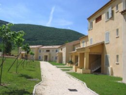 Camping Pas Cher vous présente avec son site Officiel campingpascher.fr, la Résidence Olydea Les Sources, située sur la commune de Montbrun Les Bains dans le département Drome (Rhône Alpes) en France. La résidence Olydea Les Sources vous propose un hébergement de type appartement de 44 m² (télévision). L'établissement vous propose 2 autres types d'hébergements. Découvrez tous nos séjours à petits prix dans la commune et aux alentours de Montbrun Les Bains du département : Drome (Rhône Alpes). Piscine extérieure, Canyoning, Cyclisme, Escalade, Ping-pong, Randonnée,... En savoir plus : cliquez-ICI.