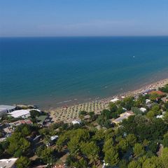 Camping Pas Cher vous présente avec son site Officiel campingpascher.fr, le Établissement Villaggio Baia San Nicola, situé sur la commune de Peschici dans le département Foggia (Pouilles) en Italie. L'établissement Villaggio Baia San Nicola vous propose un hébergement de type appartement. L'établissement vous propose 2 autres types d'hébergements. Découvrez tous nos séjours à petits prix dans la commune et aux alentours de Peschici du département : Foggia (Pouilles).... En savoir plus : cliquez-ICI.