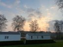 Camping Pas Cher vous présente avec son site Officiel campingpascher.fr, le Camping Les Portes De La Baie De Somme classé 2 étoiles, situé sur la commune de Mareuil Caubert dans le département Somme (Picardie) en France. Le camping Les Portes De La Baie De Somme, vous présente un hébergement de type mobil-home pour 6 personnes. Le camping Les Portes De La Baie De Somme vous propose du mercredi 01 avril au mercredi 08 avril 2026 pour 7 nuits à 380€. Cette location propose 207 dates différentes pour réserver votre séjour. Découvrez également les 6 autres gammes d'hébergements du camping. Les Avis clients pour le Camping Les Portes De La Baie De Somme sont excellents avec une note moyenne de 8 sur 10. Étang, Piscine chauffée, Piscine couverte, Aire de jeux enfants, Pétanque, Boulangerie, Dépôt de pain, Restaurant, Station-service, Supermarché, Épicerie,... En savoir plus : cliquez-ICI.