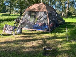 Camping Pas Cher vous présente avec son site Officiel campingpascher.fr, le Camping Les Portes De La Baie De Somme classé 2 étoiles, situé sur la commune de Mareuil Caubert dans le département Somme (Picardie) en France. Le camping Les Portes De La Baie De Somme, vous présente un hébergement de type hébergement insolite. Le camping Les Portes De La Baie De Somme vous propose du mercredi 01 avril au mercredi 08 avril 2026 pour 7 nuits à 310€. Cette location propose 207 dates différentes pour réserver votre séjour. Découvrez également les 6 autres gammes d'hébergements du camping. Les Avis clients pour le Camping Les Portes De La Baie De Somme sont excellents avec une note moyenne de 8 sur 10. Étang, Piscine chauffée, Piscine couverte, Aire de jeux enfants, Pétanque, Boulangerie, Dépôt de pain, Restaurant, Station-service, Supermarché, Épicerie,... En savoir plus : cliquez-ICI.