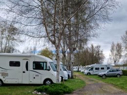 Camping Pas Cher vous présente avec son site Officiel campingpascher.fr, le Camping Les Portes De La Baie De Somme classé 2 étoiles, situé sur la commune de Mareuil Caubert dans le département Somme (Picardie) en France. Le camping Les Portes De La Baie De Somme, vous présente un hébergement de type studio. Le camping Les Portes De La Baie De Somme vous propose du mercredi 01 avril au mercredi 08 avril 2026 pour 7 nuits à 180€. Cette location propose 207 dates différentes pour réserver votre séjour. Découvrez également les 6 autres gammes d'hébergements du camping. Les Avis clients pour le Camping Les Portes De La Baie De Somme sont excellents avec une note moyenne de 8 sur 10. Étang, Piscine chauffée, Piscine couverte, Aire de jeux enfants, Pétanque, Boulangerie, Dépôt de pain, Restaurant, Station-service, Supermarché, Épicerie,... En savoir plus : cliquez-ICI.