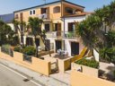 Camping Pas Cher vous présente avec son site Officiel campingpascher.fr, la Résidence Le Pavoncelle, située sur la commune de Santa Teresa Gallura dans le département Olbia-tempio (Sardaigne) en Italie. La résidence Le Pavoncelle, vous présente un hébergement de type appartement de 30 m² pour 2 personnes avec climatisation et télévision. La résidence Le Pavoncelle vous propose du sam. 26 septembre au sam. 03 octobre 2026 pour 7 nuits à 294€. Cette location propose 79 dates différentes pour réserver votre séjour. Découvrez également les 2 autres gammes d'hébergements de la résidence. Les Avis clients pour la Résidence Le Pavoncelle sont de 7 sur 10. Bar, Restaurant, Supermarché,... En savoir plus : cliquez-ICI.