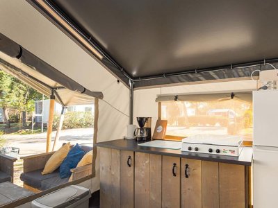 Cliquez pour découvrir toutes les photos de l'HÉBERGEMENT ! tente en toile et bois - Stella Maris photo 7