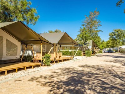 Cliquez pour découvrir toutes les photos de l'HÉBERGEMENT ! tente en toile et bois - Stella Maris photo 9