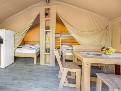 Cliquez pour découvrir toutes les photos de l'HÉBERGEMENT ! tente en toile et bois - Stella Maris photo 3