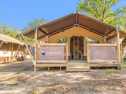 Camping Pas Cher vous présente avec son site Officiel campingpascher.fr, le Camping Stella Maris classé 4 étoiles, situé sur la commune de Umag dans le département Istrie (Istrie) en Croatie. Le camping Stella Maris, vous présente un hébergement de type tente en toile et bois de 15 m² pour 5 personnes. Le camping Stella Maris vous propose du jeudi 23 avril au jeudi 30 avril 2026, en promotion à -15% pour 7 nuits à 168,68 € au lieu de 198,45 € soit une Économie de 29,77 €. Cette location propose 113 dates différentes pour réserver votre séjour. Découvrez également les 5 autres gammes d'hébergements du camping. Les Avis clients pour le Camping Stella Maris sont de 7 sur 10. Mer, Piscine extérieure, Aire de jeux enfants, Court de tennis, Ping-pong, Pétanque, Salle de jeux vidéo, Terrain de beach-volley, Bar, Pizzeria, Restaurant, Snack/Bar, Supermarché,... En savoir plus : cliquez-ICI.
