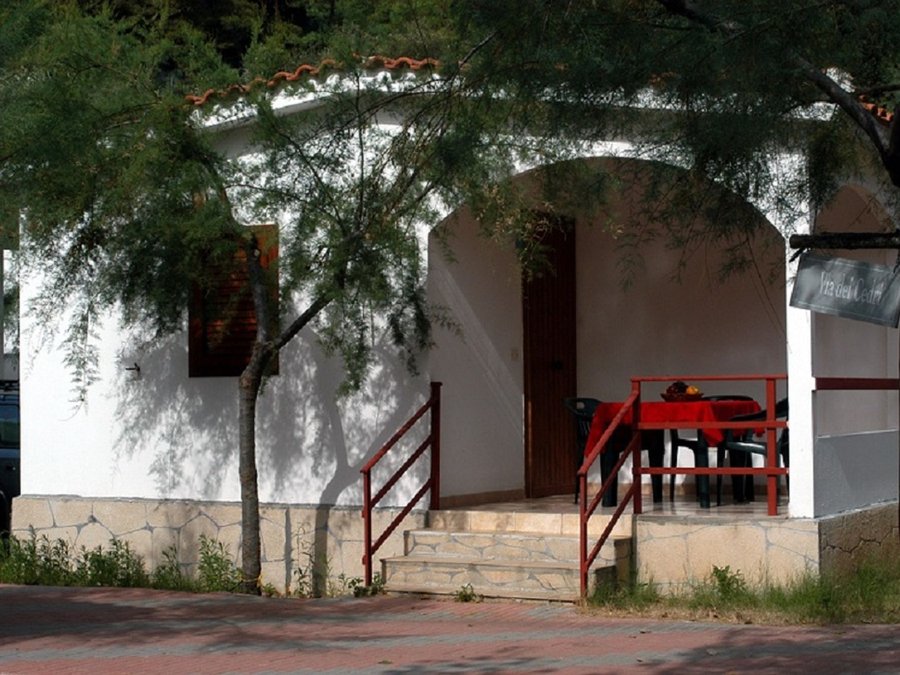 Camping Pas Cher vous présente avec son site Officiel campingpascher.fr, le Établissement Villaggio Manacore, situé sur la commune de Peschici dans le département Foggia (Pouilles) en Italie. L'établissement Villaggio Manacore vous propose un hébergement de type bungalow de 25 m². L'établissement vous propose 3 autres types d'hébergements. Découvrez tous nos séjours à petits prix dans la commune et aux alentours de Peschici du département : Foggia (Pouilles).... En savoir plus : cliquez-ICI.