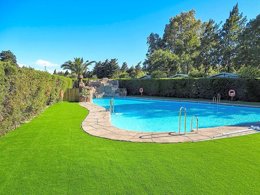 Camping Pas Cher vous présente avec son site Officiel campingpascher.fr, le Camping TAIGA Tarifa Punta Paloma, situé sur la commune de Tarifa dans le département Cadix (Andalousie) en Espagne. Le camping TAIGA Tarifa Punta Paloma vous propose un hébergement de type tente en toile et bois de 25 m² pour 4 personnes. L'établissement vous propose 5 autres types d'hébergements. Découvrez tous nos séjours à petits prix dans la commune et aux alentours de Tarifa du département : Cadix (Andalousie). Mer, Centre équestre, Escalade, Randonnée, Surf, Restaurant,... En savoir plus : cliquez-ICI.