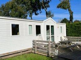 Camping Pas Cher vous présente avec son site Officiel campingpascher.fr, le Camping Mamers Les Portes Du Perche classé 3 étoiles, situé sur la commune de Mamers dans le département Sarthe (Pays De La Loire) en France. Le camping Mamers Les Portes Du Perche, vous présente un hébergement de type mobil-home de 34 m² et télévision. Le camping Mamers Les Portes Du Perche vous propose du vendredi 03 avril au vendredi 10 avril 2026 pour 7 nuits à 425€. Cette location propose 127 dates différentes pour réserver votre séjour. Découvrez également les 6 autres gammes d'hébergements du camping. Les Avis clients pour le Camping Mamers Les Portes Du Perche sont excellents avec une note moyenne de 8 sur 10. Étang, Piscine chauffée, Piscine couverte, Aire de jeux enfants, Centre équestre, Court de tennis, Cyclisme, Pétanque, Terrain multisports, Bar, Snack/Bar,... En savoir plus : cliquez-ICI.