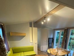 Camping Pas Cher vous présente avec son site Officiel campingpascher.fr, le Camping Mamers Les Portes Du Perche classé 3 étoiles, situé sur la commune de Mamers dans le département Sarthe (Pays De La Loire) en France. Le camping Mamers Les Portes Du Perche, vous présente un hébergement de type mobil-home de 34 m² et télévision. Le camping Mamers Les Portes Du Perche vous propose du vendredi 03 avril au vendredi 10 avril 2026 pour 7 nuits à 425€. Cette location propose 127 dates différentes pour réserver votre séjour. Découvrez également les 6 autres gammes d'hébergements du camping. Les Avis clients pour le Camping Mamers Les Portes Du Perche sont excellents avec une note moyenne de 8 sur 10. Étang, Piscine chauffée, Piscine couverte, Aire de jeux enfants, Centre équestre, Court de tennis, Cyclisme, Pétanque, Terrain multisports, Bar, Snack/Bar,... En savoir plus : cliquez-ICI.