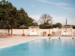 Camping Pas Cher vous présente avec son site Officiel campingpascher.fr, le Camping Slow Village Marennes Oléron classé 4 étoiles, situé sur la commune de Marennes dans le département Charente-maritime (Poitou Charentes) en France. Le camping Slow Village Marennes Oléron vous propose un hébergement de type mobil-home de 62 m² pour 8 personnes (télévision). L'établissement vous propose 6 autres types d'hébergements. Découvrez tous nos séjours à petits prix dans la commune et aux alentours de Marennes du département : Charente-maritime (Poitou Charentes). Mer, Piscine chauffée, Piscine extérieure, Animations familiales, Club enfants, Bar, Restaurant,... En savoir plus : cliquez-ICI.