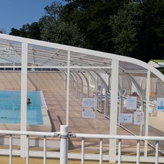 Camping Pas Cher vous présente avec son site Officiel campingpascher.fr, le Établissement Résidéa, situé sur la commune de Saint Hilaire De Riez dans le département Vendée (Pays De La Loire) en France. L'établissement Résidéa vous propose un hébergement de type mobilhome de 32 m². L'établissement vous propose 4 autres types d'hébergements. Découvrez tous nos séjours à petits prix dans la commune et aux alentours de Saint Hilaire De Riez du département : Vendée (Pays De La Loire).... En savoir plus : cliquez-ICI.