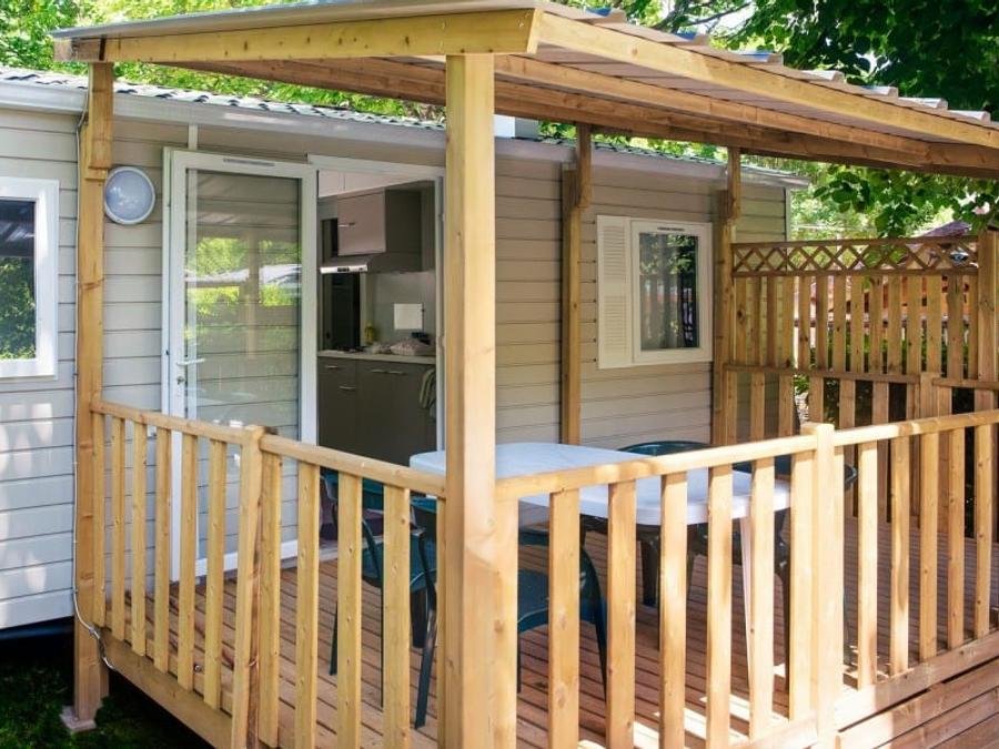 Camping Pas Cher vous présente avec son site Officiel campingpascher.fr, le Camping Moulin De David classé 4 étoiles, situé sur la commune de Gaugeac dans le département Dordogne (Aquitaine) en France. Le camping Moulin De David, vous présente un hébergement de type mobil-home de 28 m² pour 4 personnes. Le camping Moulin De David vous propose du sam. 13 juin au sam. 20 juin 2026 pour 7 nuits à 426€. Cette location propose 47 dates différentes pour réserver votre séjour. Découvrez également les 20 autres gammes d'hébergements du camping. Les Avis clients pour le Camping Moulin De David sont excellents avec une note moyenne de 8 sur 10. Lac, Piscine extérieure, Animation ados, Animation enfants, Animations familiales, Aire de jeux enfants, Baby-foot, Canoë-kayak, Centre équestre, Flipper, Parcours sportif, Ping-pong, Piscine, Pétanque, Randonnée, Terrain de badminton, Terrain de basketball, Terrain de football, Bar, Boulangerie, Brasserie, Bureau de tabac, Restaurant, Snack/Bar, Supermarché, Épicerie,... En savoir plus : cliquez-ICI.
