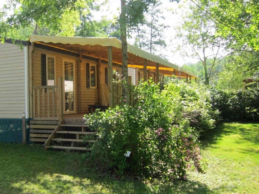 Camping Pas Cher vous présente avec son site Officiel campingpascher.fr, le Camping Moulin De David classé 4 étoiles, situé sur la commune de Gaugeac dans le département Dordogne (Aquitaine) en France. Le camping Moulin De David, vous présente un hébergement de type mobil-home de 31 m². Le camping Moulin De David vous proposeun séjour PAS CHER avec une REMISEdu sam. 06 juin au sam. 13 juin 2026, en promotion à -67% pour 7 nuits à 179 € au lieu de 543,0 € soit une Économie de 364 €. Cette location propose 14 dates différentes pour réserver votre séjour. Découvrez également les 20 autres gammes d'hébergements du camping. Les Avis clients pour le Camping Moulin De David sont excellents avec une note moyenne de 8 sur 10. Lac, Piscine extérieure, Animation ados, Animation enfants, Animations familiales, Aire de jeux enfants, Baby-foot, Canoë-kayak, Centre équestre, Flipper, Parcours sportif, Ping-pong, Piscine, Pétanque, Randonnée, Terrain de badminton, Terrain de basketball, Terrain de football, Bar, Boulangerie, Brasserie, Bureau de tabac, Restaurant, Snack/Bar, Supermarché, Épicerie,... En savoir plus : cliquez-ICI.