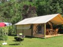 Camping Pas Cher vous présente avec son site Officiel campingpascher.fr, le Camping Moulin De David classé 4 étoiles, situé sur la commune de Gaugeac dans le département Dordogne (Aquitaine) en France. Le camping Moulin De David, vous présente un hébergement de type tente en toile et bois de 20 m² pour 5 personnes. Le camping Moulin De David vous propose du vendredi 01 mai au vendredi 08 mai 2026 pour 7 nuits à 401€. Cette location propose 100 dates différentes pour réserver votre séjour. Découvrez également les 18 autres gammes d'hébergements du camping. Les Avis clients pour le Camping Moulin De David sont excellents avec une note moyenne de 8 sur 10. Lac, Piscine extérieure, Animation ados, Animation enfants, Animations familiales, Aire de jeux enfants, Baby-foot, Canoë-kayak, Centre équestre, Flipper, Parcours sportif, Ping-pong, Piscine, Pétanque, Randonnée, Terrain de badminton, Terrain de basketball, Terrain de football, Bar, Boulangerie, Brasserie, Bureau de tabac, Restaurant, Snack/Bar, Supermarché, Épicerie,... En savoir plus : cliquez-ICI.
