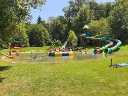 Camping Pas Cher vous présente avec son site Officiel campingpascher.fr, le Camping Moulin De David classé 4 étoiles, situé sur la commune de Gaugeac dans le département Dordogne (Aquitaine) en France. Le camping Moulin De David, vous présente un hébergement de type mobil-home de 31 m². Le camping Moulin De David vous proposeun séjour PAS CHER avec une REMISEdu sam. 06 juin au sam. 13 juin 2026, en promotion à -67% pour 7 nuits à 179 € au lieu de 543,0 € soit une Économie de 364 €. Cette location propose 14 dates différentes pour réserver votre séjour. Découvrez également les 20 autres gammes d'hébergements du camping. Les Avis clients pour le Camping Moulin De David sont excellents avec une note moyenne de 8 sur 10. Lac, Piscine extérieure, Animation ados, Animation enfants, Animations familiales, Aire de jeux enfants, Baby-foot, Canoë-kayak, Centre équestre, Flipper, Parcours sportif, Ping-pong, Piscine, Pétanque, Randonnée, Terrain de badminton, Terrain de basketball, Terrain de football, Bar, Boulangerie, Brasserie, Bureau de tabac, Restaurant, Snack/Bar, Supermarché, Épicerie,... En savoir plus : cliquez-ICI.