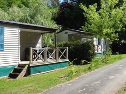 Camping Pas Cher vous présente avec son site Officiel campingpascher.fr, le Camping Moulin De David classé 4 étoiles, situé sur la commune de Gaugeac dans le département Dordogne (Aquitaine) en France. Le camping Moulin De David, vous présente un hébergement de type mobil-home de 25 m² pour 3 personnes. Le camping Moulin De David vous propose du dimanche 05 avril au dimanche 12 avril 2026 pour 7 nuits à 418€. Cette location propose 118 dates différentes pour réserver votre séjour. Découvrez également les 18 autres gammes d'hébergements du camping. Les Avis clients pour le Camping Moulin De David sont excellents avec une note moyenne de 8 sur 10. Lac, Piscine extérieure, Animation ados, Animation enfants, Animations familiales, Aire de jeux enfants, Baby-foot, Canoë-kayak, Centre équestre, Flipper, Parcours sportif, Ping-pong, Piscine, Pétanque, Randonnée, Terrain de badminton, Terrain de basketball, Terrain de football, Bar, Boulangerie, Brasserie, Bureau de tabac, Restaurant, Snack/Bar, Supermarché, Épicerie,... En savoir plus : cliquez-ICI.