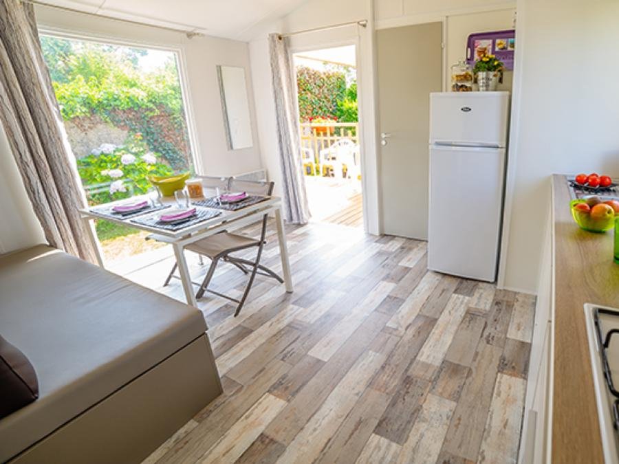 Camping Pas Cher vous présente avec son site Officiel campingpascher.fr, le Camping Vert Lavande classé 3 étoiles, situé sur la commune de Belmont Sur Rance dans le département Aveyron (Midi Pyrénées) en France. Le camping Vert Lavande, vous présente un hébergement de type mobil-home de 30 m² avec climatisation. Le camping Vert Lavande vous propose du jeudi 02 juillet au jeudi 09 juillet 2026, en promotion à -13% pour 7 nuits à 594 € au lieu de 684,0 € soit une Économie de 90 €. Cette location propose 95 dates différentes pour réserver votre séjour. Découvrez également les 3 autres gammes d'hébergements du camping. LacRivièreÉtang, Piscine extérieure, Animation enfants, Aire de jeux enfants, Canoë-kayak, Centre équestre, Court de tennis, Cyclisme, Ping-pong, Pétanque, Randonnée, Sports nautiques, Terrain multisports, Bar, Boulangerie, Bureau de tabac, Restaurant, Restaurant grill, Épicerie,... En savoir plus : cliquez-ICI.