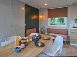 Camping Pas Cher vous présente avec son site Officiel campingpascher.fr, le Village vacances Siblu De Lente Van Drenthe, situé sur la commune de Gasselte dans le département Aa En Hunze (Drenthe) au Pays-bas. Le village vacances Siblu De Lente Van Drenthe, vous présente un hébergement de type mobil-home pour 6 personnes et télévision. Le village vacances Siblu De Lente Van Drenthe vous propose du vendredi 27 mars au vendredi 03 avril 2026 pour 7 nuits à 326€. Cette location propose 131 dates différentes pour réserver votre séjour. Découvrez également les 4 autres gammes d'hébergements du village vacances. Piscine extérieure, Animation enfants, Club enfants, Aire de jeux enfants, Canoë-kayak, Centre équestre, Court de tennis, Cyclisme, Ping-pong, Structure gonflable enfants, Terrain de basketball, Terrain de beach-volley, Terrain de football, Terrain multisports, Restaurant, Snack/Bar, Épicerie,... En savoir plus : cliquez-ICI.