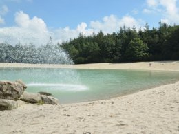 Camping Pas Cher vous présente avec son site Officiel campingpascher.fr, le Village vacances Siblu De Lente Van Drenthe, situé sur la commune de Gasselte dans le département Aa En Hunze (Drenthe) au Pays-bas. Le village vacances Siblu De Lente Van Drenthe, vous présente un hébergement de type mobil-home pour 4 personnes et télévision. Le village vacances Siblu De Lente Van Drenthe vous propose du vendredi 27 mars au vendredi 03 avril 2026 pour 7 nuits à 328€. Cette location propose 139 dates différentes pour réserver votre séjour. Découvrez également les 4 autres gammes d'hébergements du village vacances. Piscine extérieure, Animation enfants, Club enfants, Aire de jeux enfants, Canoë-kayak, Centre équestre, Court de tennis, Cyclisme, Ping-pong, Structure gonflable enfants, Terrain de basketball, Terrain de beach-volley, Terrain de football, Terrain multisports, Restaurant, Snack/Bar, Épicerie,... En savoir plus : cliquez-ICI.