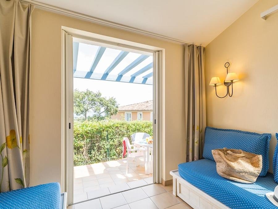 Camping Pas Cher vous présente avec son site Officiel campingpascher.fr, la Résidence Pierre & Vacances Les Restanques Du Golfe De Saint-Tropez classé 3 étoiles, située sur la commune de Grimaud dans le département Var (Provence Alpes Côte D'azur) en France. La résidence Pierre & Vacances Les Restanques Du Golfe De Saint-Tropez, vous présente un hébergement de type appartement de 30 m² et télévision. La résidence Pierre & Vacances Les Restanques Du Golfe De Saint-Tropez vous propose du vendredi 05 février au vendredi 12 février 2027 pour 7 nuits à 455€. Cette location propose 170 dates différentes pour réserver votre séjour. Découvrez également les 5 autres gammes d'hébergements de la résidence. Les Avis clients pour la Résidence Pierre & Vacances Les Restanques Du Golfe De Saint-Tropez sont de 7 sur 10. Mer, Piscine extérieure, Animation enfants, Club enfants, Aire de jeux enfants, Centre équestre, Court de tennis, Golf, Planche à voile, Pétanque, Randonnée, Sports nautiques, Terrain de basketball, Terrain de beach-volley, Terrain de football, Bar, Restaurant,... En savoir plus : cliquez-ICI.