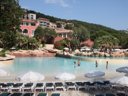 Camping Pas Cher vous présente avec son site Officiel campingpascher.fr, la Résidence Pierre & Vacances Les Restanques Du Golfe De Saint-Tropez classé 3 étoiles, située sur la commune de Grimaud dans le département Var (Provence Alpes Côte D'azur) en France. La résidence Pierre & Vacances Les Restanques Du Golfe De Saint-Tropez, vous présente un hébergement de type appartement de 26 m² et télévision. La résidence Pierre & Vacances Les Restanques Du Golfe De Saint-Tropez vous propose du vendredi 05 février au vendredi 12 février 2027 pour 7 nuits à 420€. Cette location propose 160 dates différentes pour réserver votre séjour. Découvrez également les 5 autres gammes d'hébergements de la résidence. Les Avis clients pour la Résidence Pierre & Vacances Les Restanques Du Golfe De Saint-Tropez sont de 7 sur 10. Mer, Piscine extérieure, Animation enfants, Club enfants, Aire de jeux enfants, Centre équestre, Court de tennis, Golf, Planche à voile, Pétanque, Randonnée, Sports nautiques, Terrain de basketball, Terrain de beach-volley, Terrain de football, Bar, Restaurant,... En savoir plus : cliquez-ICI.
