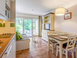 Camping Pas Cher vous présente avec son site Officiel campingpascher.fr, le Village vacances Pierre & Vacances Village Normandy Garden classé 3 étoiles, situé sur la commune de Branville dans le département Calvados (Basse Normandie) en France. Le village vacances Pierre & Vacances Village Normandy Garden, vous présente un hébergement de type studio de 27 m² et télévision. Le village vacances Pierre & Vacances Village Normandy Garden vous propose du dimanche 27 septembre au dimanche 04 octobre 2026 pour 7 nuits à 394€. Cette location propose 227 dates différentes pour réserver votre séjour. Découvrez également les 3 autres gammes d'hébergements du village vacances. Les Avis clients pour le Village vacances Pierre & Vacances Village Normandy Garden sont de 6 sur 10. Lagon, Piscine couverte, Piscine extérieure, Animation enfants, Club enfants, Aire de jeux enfants, Aire de jeux intérieure, Court de tennis couvert, Golf, Ping-pong, Terrain de basketball, Terrain de football, Terrain multisports, Tir à l’arc, Bar, Restaurant, Épicerie,... En savoir plus : cliquez-ICI.