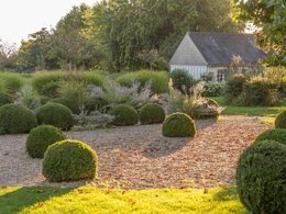 Camping Pas Cher vous présente avec son site Officiel campingpascher.fr, le Village vacances Pierre & Vacances Village Normandy Garden classé 3 étoiles, situé sur la commune de Branville dans le département Calvados (Basse Normandie) en France. Le village vacances Pierre & Vacances Village Normandy Garden, vous présente un hébergement de type studio de 27 m² et télévision. Le village vacances Pierre & Vacances Village Normandy Garden vous propose du dimanche 27 septembre au dimanche 04 octobre 2026 pour 7 nuits à 394€. Cette location propose 227 dates différentes pour réserver votre séjour. Découvrez également les 3 autres gammes d'hébergements du village vacances. Les Avis clients pour le Village vacances Pierre & Vacances Village Normandy Garden sont de 6 sur 10. Lagon, Piscine couverte, Piscine extérieure, Animation enfants, Club enfants, Aire de jeux enfants, Aire de jeux intérieure, Court de tennis couvert, Golf, Ping-pong, Terrain de basketball, Terrain de football, Terrain multisports, Tir à l’arc, Bar, Restaurant, Épicerie,... En savoir plus : cliquez-ICI.