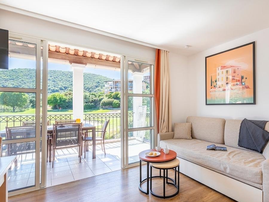 Camping Pas Cher vous présente avec son site Officiel campingpascher.fr, le Village vacances Pierre & Vacances Village Cap Esterel classé 3 étoiles, situé sur la commune de Saint Raphaël dans le département Var (Provence Alpes Côte D'azur) en France. Le village vacances Pierre & Vacances Village Cap Esterel, vous présente un hébergement de type appartement de 37 m² pour 2 personnes et télévision. Le village vacances Pierre & Vacances Village Cap Esterel vous propose du dimanche 11 octobre au dimanche 18 octobre 2026 pour 7 nuits à 794€. Cette location propose 74 dates différentes pour réserver votre séjour. Découvrez également les 10 autres gammes d'hébergements du village vacances. Les Avis clients pour le Village vacances Pierre & Vacances Village Cap Esterel sont excellents avec une note moyenne de 8 sur 10. Bassin enfant, Piscine extérieure, Animation enfants, Club enfants, Aire de jeux enfants, Centre équestre, Court de tennis, Golf, Ping-pong, Pétanque, Terrain de basketball, Terrain de football, Terrain multisports, Bar, Buffet, Plats à emporter, Restaurant, Snack/Bar, Épicerie,... En savoir plus : cliquez-ICI.