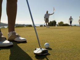 Camping Pas Cher vous présente avec son site Officiel campingpascher.fr, le Village vacances Pierre & Vacances Village Cap Esterel classé 3 étoiles, situé sur la commune de Saint Raphaël dans le département Var (Provence Alpes Côte D'azur) en France. Le village vacances Pierre & Vacances Village Cap Esterel, vous présente un hébergement de type studio de 24 m² pour 2 personnes avec climatisation et télévision. Le village vacances Pierre & Vacances Village Cap Esterel vous propose du dimanche 20 septembre au dimanche 27 septembre 2026 pour 7 nuits à 472€. Cette location propose 150 dates différentes pour réserver votre séjour. Découvrez également les 10 autres gammes d'hébergements du village vacances. Les Avis clients pour le Village vacances Pierre & Vacances Village Cap Esterel sont excellents avec une note moyenne de 8 sur 10. Bassin enfant, Piscine extérieure, Animation enfants, Club enfants, Aire de jeux enfants, Centre équestre, Court de tennis, Golf, Ping-pong, Pétanque, Terrain de basketball, Terrain de football, Terrain multisports, Bar, Buffet, Plats à emporter, Restaurant, Snack/Bar, Épicerie,... En savoir plus : cliquez-ICI.