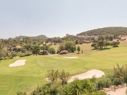 Camping Pas Cher vous présente avec son site Officiel campingpascher.fr, le Village vacances Pierre & Vacances Village Cap Esterel classé 3 étoiles, situé sur la commune de Saint Raphaël dans le département Var (Provence Alpes Côte D'azur) en France. Le village vacances Pierre & Vacances Village Cap Esterel, vous présente un hébergement de type appartement de 37 m² pour 2 personnes. Le village vacances Pierre & Vacances Village Cap Esterel vous propose du lundi 06 avril au lundi 13 avril 2026 pour 7 nuits à 937€. Cette location propose 23 dates différentes pour réserver votre séjour. Découvrez également les 10 autres gammes d'hébergements du village vacances. Les Avis clients pour le Village vacances Pierre & Vacances Village Cap Esterel sont excellents avec une note moyenne de 8 sur 10. Bassin enfant, Piscine extérieure, Animation enfants, Club enfants, Aire de jeux enfants, Centre équestre, Court de tennis, Golf, Ping-pong, Pétanque, Terrain de basketball, Terrain de football, Terrain multisports, Bar, Buffet, Plats à emporter, Restaurant, Snack/Bar, Épicerie,... En savoir plus : cliquez-ICI.