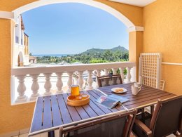 Camping Pas Cher vous présente avec son site Officiel campingpascher.fr, le Village vacances Pierre & Vacances Village Cap Esterel classé 3 étoiles, situé sur la commune de Saint Raphaël dans le département Var (Provence Alpes Côte D'azur) en France. Le village vacances Pierre & Vacances Village Cap Esterel, vous présente un hébergement de type studio de 24 m² pour 2 personnes avec climatisation et télévision. Le village vacances Pierre & Vacances Village Cap Esterel vous propose du dimanche 11 octobre au dimanche 18 octobre 2026 pour 7 nuits à 523€. Cette location propose 144 dates différentes pour réserver votre séjour. Découvrez également les 10 autres gammes d'hébergements du village vacances. Les Avis clients pour le Village vacances Pierre & Vacances Village Cap Esterel sont excellents avec une note moyenne de 8 sur 10. Bassin enfant, Piscine extérieure, Animation enfants, Club enfants, Aire de jeux enfants, Centre équestre, Court de tennis, Golf, Ping-pong, Pétanque, Terrain de basketball, Terrain de football, Terrain multisports, Bar, Buffet, Plats à emporter, Restaurant, Snack/Bar, Épicerie,... En savoir plus : cliquez-ICI.