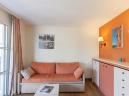 Camping Pas Cher vous présente avec son site Officiel campingpascher.fr, le Village vacances Pierre & Vacances Village Cap Esterel classé 3 étoiles, situé sur la commune de Saint Raphaël dans le département Var (Provence Alpes Côte D'azur) en France. Le village vacances Pierre & Vacances Village Cap Esterel, vous présente un hébergement de type appartement de 37 m² pour 2 personnes. Le village vacances Pierre & Vacances Village Cap Esterel vous propose du lundi 06 avril au lundi 13 avril 2026 pour 7 nuits à 937€. Cette location propose 23 dates différentes pour réserver votre séjour. Découvrez également les 10 autres gammes d'hébergements du village vacances. Les Avis clients pour le Village vacances Pierre & Vacances Village Cap Esterel sont excellents avec une note moyenne de 8 sur 10. Bassin enfant, Piscine extérieure, Animation enfants, Club enfants, Aire de jeux enfants, Centre équestre, Court de tennis, Golf, Ping-pong, Pétanque, Terrain de basketball, Terrain de football, Terrain multisports, Bar, Buffet, Plats à emporter, Restaurant, Snack/Bar, Épicerie,... En savoir plus : cliquez-ICI.