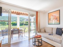 Camping Pas Cher vous présente avec son site Officiel campingpascher.fr, le Village vacances Pierre & Vacances Village Cap Esterel classé 3 étoiles, situé sur la commune de Saint Raphaël dans le département Var (Provence Alpes Côte D'azur) en France. Le village vacances Pierre & Vacances Village Cap Esterel, vous présente un hébergement de type appartement de 37 m² pour 2 personnes et télévision. Le village vacances Pierre & Vacances Village Cap Esterel vous propose du dimanche 11 octobre au dimanche 18 octobre 2026 pour 7 nuits à 791€. Cette location propose 118 dates différentes pour réserver votre séjour. Découvrez également les 10 autres gammes d'hébergements du village vacances. Les Avis clients pour le Village vacances Pierre & Vacances Village Cap Esterel sont excellents avec une note moyenne de 8 sur 10. Bassin enfant, Piscine extérieure, Animation enfants, Club enfants, Aire de jeux enfants, Centre équestre, Court de tennis, Golf, Ping-pong, Pétanque, Terrain de basketball, Terrain de football, Terrain multisports, Bar, Buffet, Plats à emporter, Restaurant, Snack/Bar, Épicerie,... En savoir plus : cliquez-ICI.