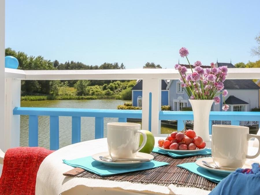 Camping Pas Cher vous présente avec son site Officiel campingpascher.fr, le Village vacances Pierre & Vacances Village Belle Dune classé 3 étoiles, situé sur la commune de Fort Mahon Plage dans le département Somme (Picardie) en France. Le village vacances Pierre & Vacances Village Belle Dune, vous présente un hébergement de type studio de 28 m² pour 1 personne et télévision. Le village vacances Pierre & Vacances Village Belle Dune vous propose du sam. 10 octobre au sam. 17 octobre 2026 pour 7 nuits à 478€. Cette location propose 103 dates différentes pour réserver votre séjour. Découvrez également les 9 autres gammes d'hébergements du village vacances. Les Avis clients pour le Village vacances Pierre & Vacances Village Belle Dune sont de 6 sur 10. Bassin enfant, Piscine couverte, Piscine extérieure, Club ados, Club enfants, Aire de jeux enfants, Court de tennis, Pédalo, Salle de fitness, Terrain de basketball, Terrain de football, Terrain multisports, Tir à l’arc, Bar, Restaurant, Épicerie,... En savoir plus : cliquez-ICI.