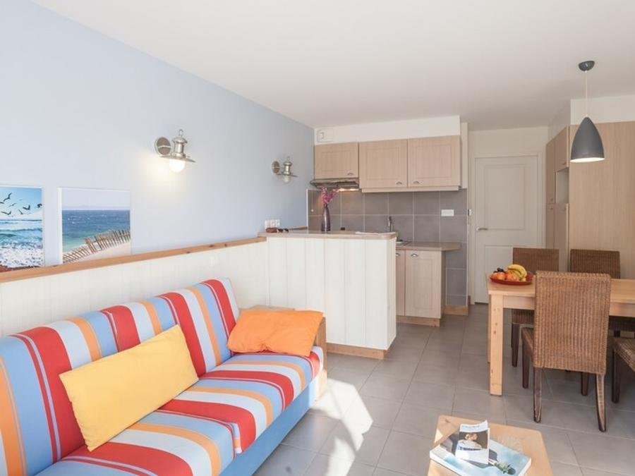 Camping Pas Cher vous présente avec son site Officiel campingpascher.fr, le Village vacances Pierre & Vacances Village Belle Dune classé 3 étoiles, situé sur la commune de Fort Mahon Plage dans le département Somme (Picardie) en France. Le village vacances Pierre & Vacances Village Belle Dune, vous présente un hébergement de type appartement de 35 m² et télévision. Le village vacances Pierre & Vacances Village Belle Dune vous propose du sam. 31 octobre au sam. 07 novembre 2026 pour 7 nuits à 426€. Cette location propose 188 dates différentes pour réserver votre séjour. Découvrez également les 9 autres gammes d'hébergements du village vacances. Les Avis clients pour le Village vacances Pierre & Vacances Village Belle Dune sont de 6 sur 10. Bassin enfant, Piscine couverte, Piscine extérieure, Club ados, Club enfants, Aire de jeux enfants, Court de tennis, Pédalo, Salle de fitness, Terrain de basketball, Terrain de football, Terrain multisports, Tir à l’arc, Bar, Restaurant, Épicerie,... En savoir plus : cliquez-ICI.