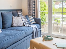 Camping Pas Cher vous présente avec son site Officiel campingpascher.fr, le Village vacances Pierre & Vacances Village Belle Dune classé 3 étoiles, situé sur la commune de Fort Mahon Plage dans le département Somme (Picardie) en France. Le village vacances Pierre & Vacances Village Belle Dune, vous présente un hébergement de type maison de 30 m² et télévision. Le village vacances Pierre & Vacances Village Belle Dune vous propose du sam. 31 octobre au sam. 07 novembre 2026 pour 7 nuits à 523€. Cette location propose 232 dates différentes pour réserver votre séjour. Découvrez également les 9 autres gammes d'hébergements du village vacances. Les Avis clients pour le Village vacances Pierre & Vacances Village Belle Dune sont de 6 sur 10. Bassin enfant, Piscine couverte, Piscine extérieure, Club ados, Club enfants, Aire de jeux enfants, Court de tennis, Pédalo, Salle de fitness, Terrain de basketball, Terrain de football, Terrain multisports, Tir à l’arc, Bar, Restaurant, Épicerie,... En savoir plus : cliquez-ICI.